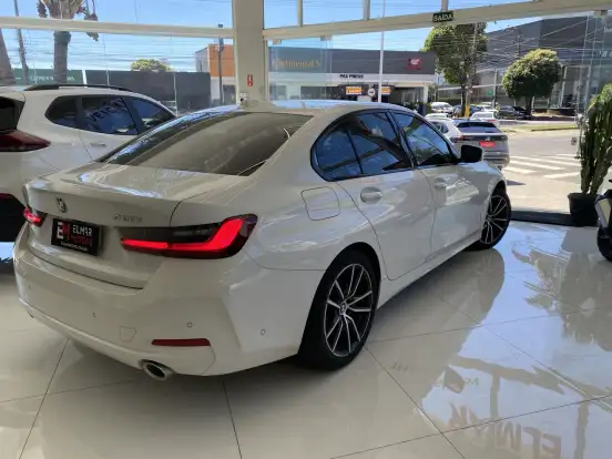 BMW-320i-2024