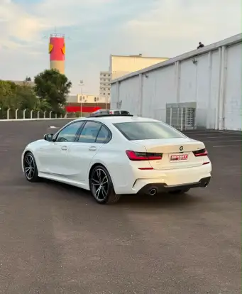 BMW-320i-2021