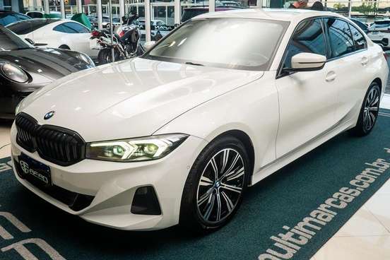BMW-320i-2022