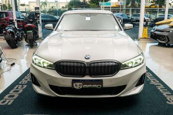 BMW-320i-2022