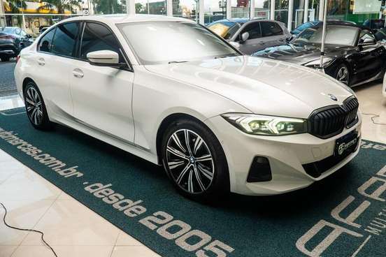 BMW-320i-2022