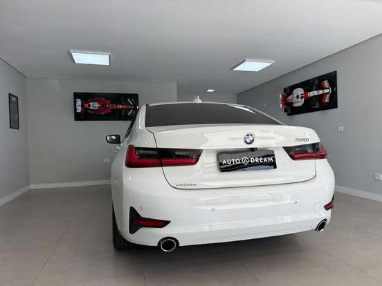 BMW-320i-2020