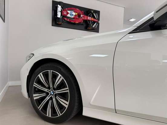 BMW-320i-2020