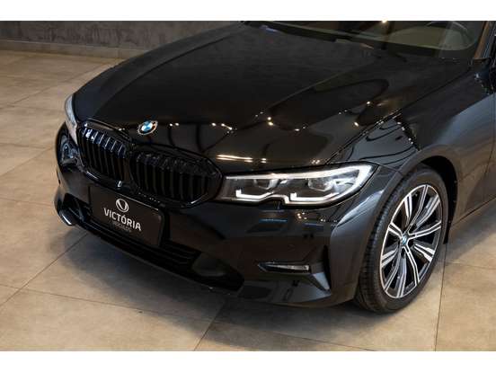 BMW-320i-2022