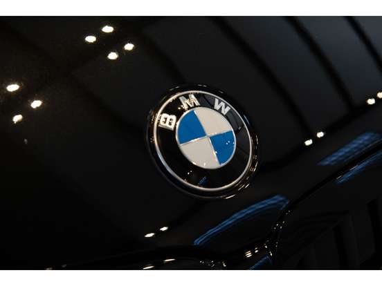 BMW-320i-2022