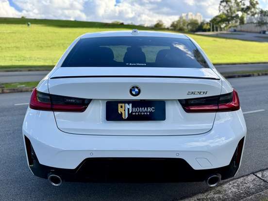 BMW-320i-2023