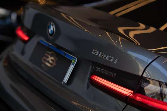 BMW-320i-2024
