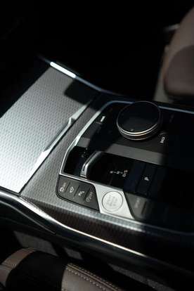 BMW-320i-2024