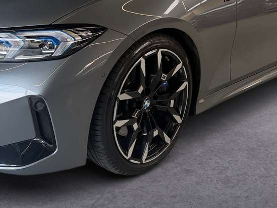BMW-320i-2025