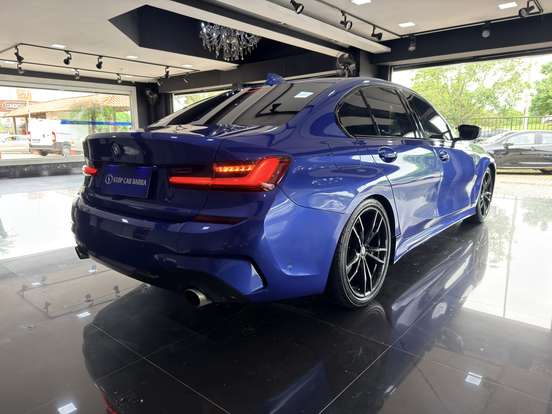 BMW-320i-2021
