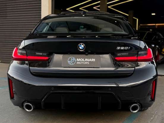 BMW-320i-2023