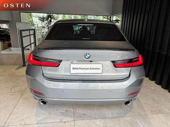 BMW-320i-2022