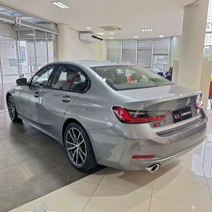 BMW-320i-2024