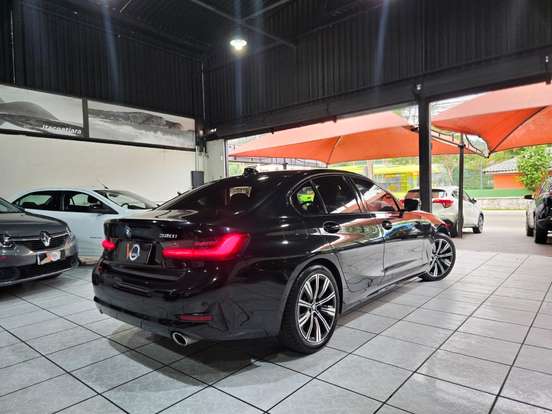 BMW-320i-2021