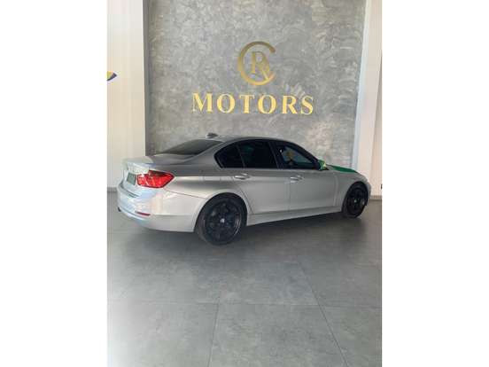 BMW-320i-2013