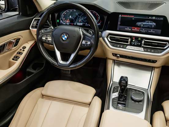 BMW-320i-2020