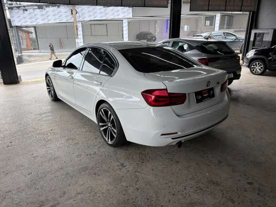 BMW-320i-2018