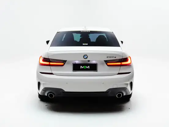 BMW-330e-2021