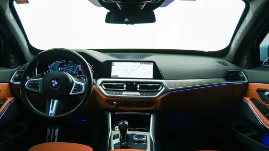 BMW-330e-2021