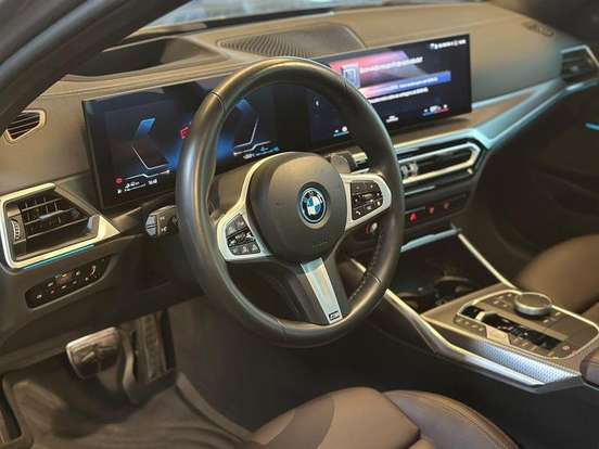 BMW-330e-2024
