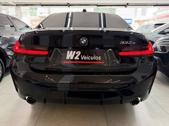 BMW-330e-2024