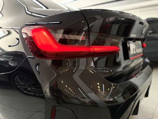 BMW-330e-2024