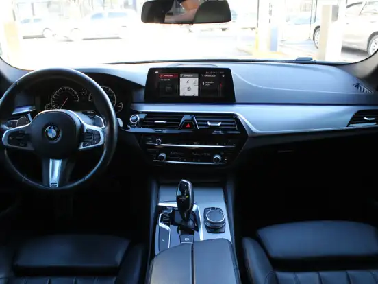 BMW-530i-2.0 16V TURBO GASOLINA M SPORT AUTOMÁTICO BMW-530i-2017