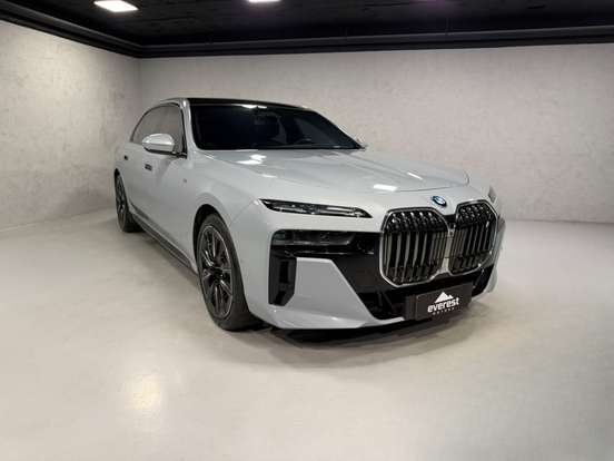 BMW-i7-2023
