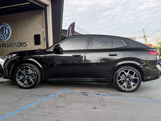 BMW-iX2-64,8 KW ELÉTRICO XDRIVE30 M SPORT BMW-iX2-2024