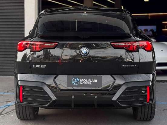 BMW-iX2-2024
