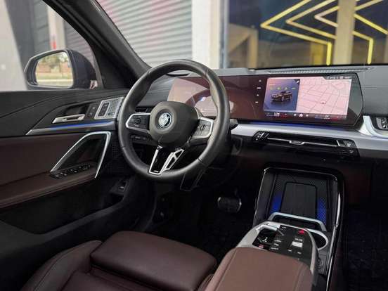 BMW-iX2-2024