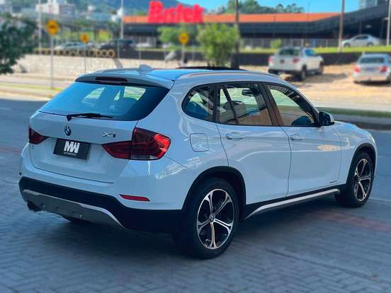 BMW-X1-2.0 16V TURBO GASOLINA SDRIVE20I 4P AUTOMÁTICO BMW-X1-2012