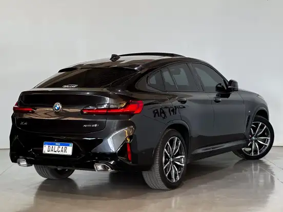 BMW-X4-2022