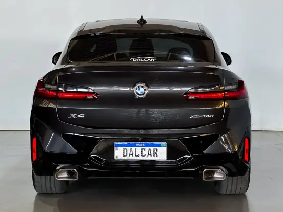 BMW-X4-2022