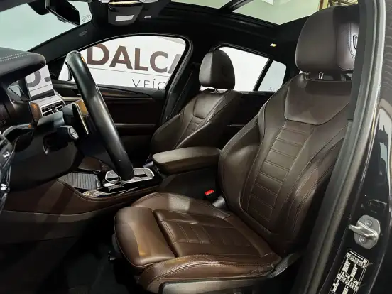BMW-X4-2022