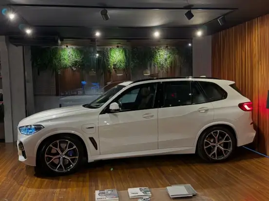 BMW-X5-3.0 I6 TURBO HÍBRIDO XDRIVE45E M SPORT AUTOMÁTICO BMW-X5-2022