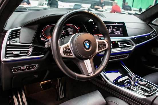 BMW-X7-2019