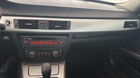BMW-320i-2008