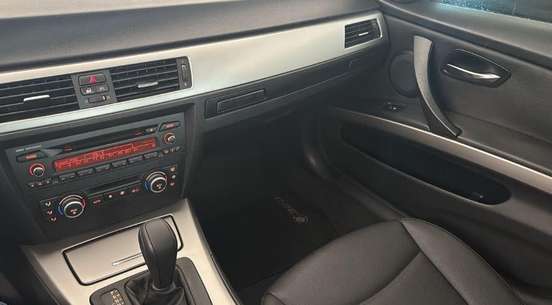 BMW-320i-2008