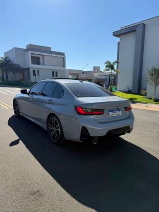 BMW-320i-2024