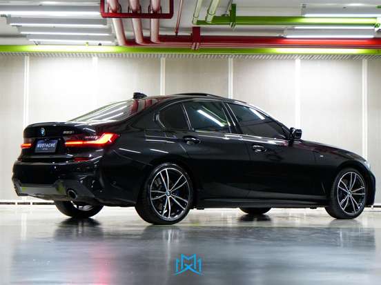 BMW-330i-2020