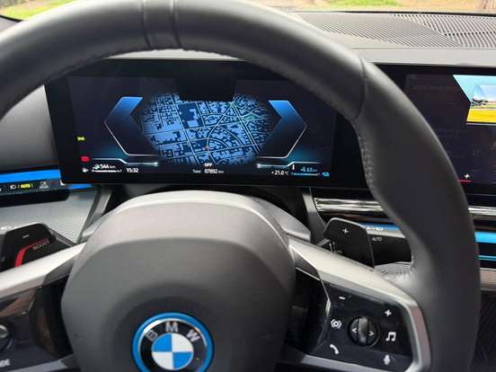 BMW-530e-2025