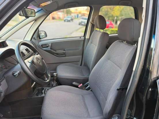 CHEVROLET-MERIVA-2010