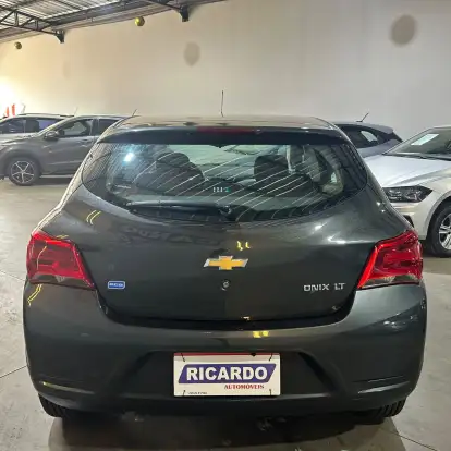 CHEVROLET-ONIX-2016