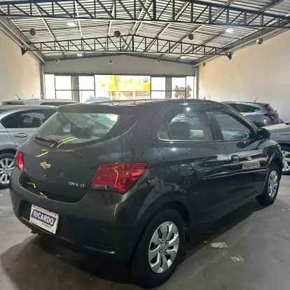 CHEVROLET-ONIX-2016