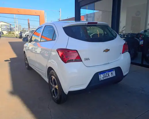 CHEVROLET-ONIX-2018