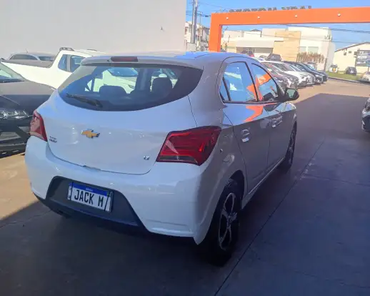 CHEVROLET-ONIX-2018