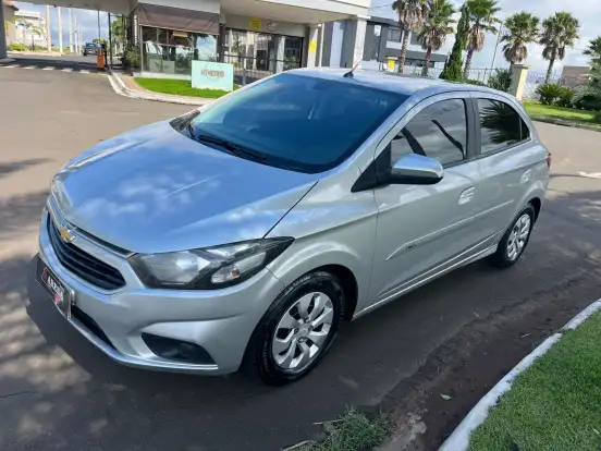 CHEVROLET-ONIX-2018