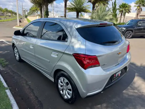 CHEVROLET-ONIX-2018