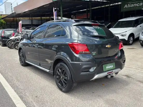 CHEVROLET-ONIX-2018